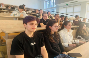 Среща в БДУ с експерти от Банка ДСК постави фокус върху финансовата грамотност на младите