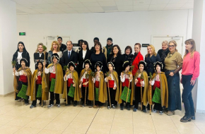 Коледари от ДГ „Брезичка“ внесоха празнично настроение в Корпус „Медицински науки“ на БДУ