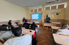 Преподаватели от БДУ представиха образователните възможности пред ученици от ПГ по химични технологии „Акад. Н. Зелинский“